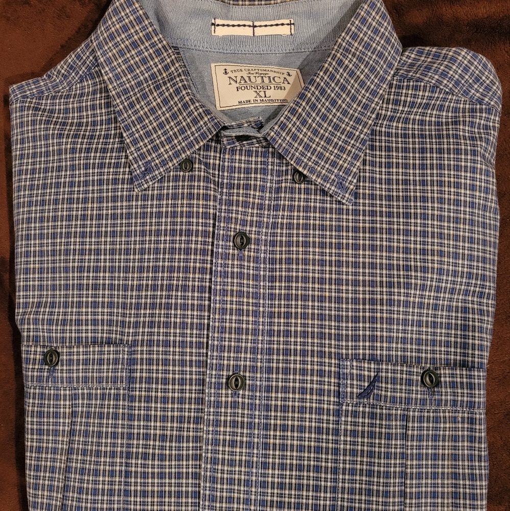 Nautica Mens blue button down shirt XL shirt with front chest pocket,nwot.